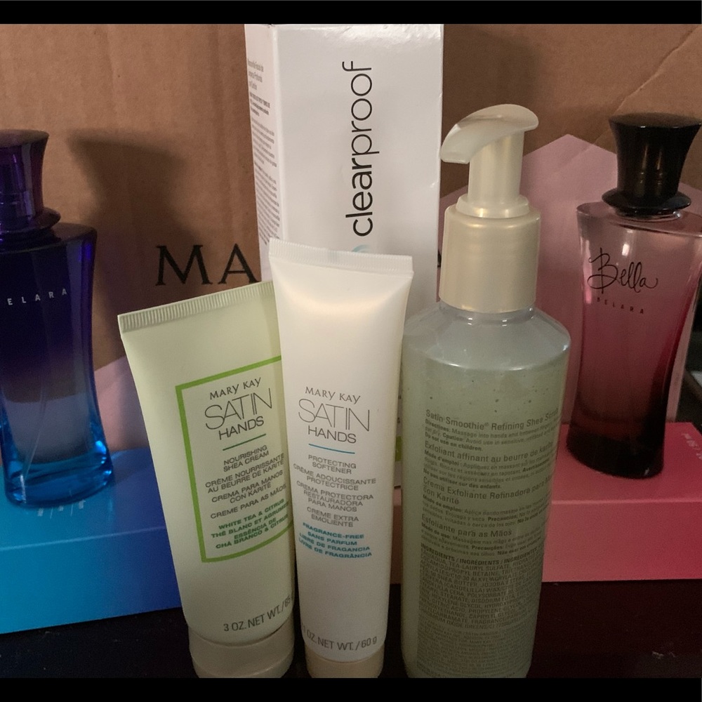 Perfumes, satin hands and charcoal mask